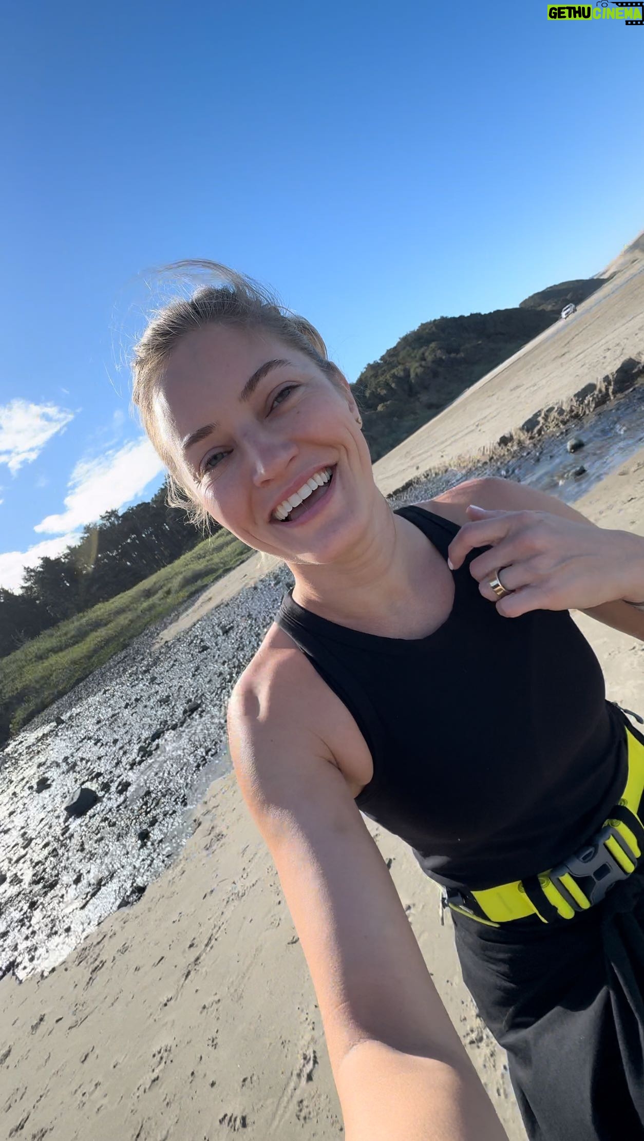 Justine Ezarik Instagram - Who else is DEVOURING the new @taylorswift album??!! If so what’s your fav track??! I’m still trying to figure out my favs. Obv fortnight has been in heavy rotation, with down bad, and tortured poets department and so long London. I went for a long run for my first listen ☺️ I haven’t run in months because I wanted to focus my energy on jiu jitsu so wasn’t even sure how far I could make it.. but 5 miles on the beach with Taylor felt like a ☁️ 😂 I missed it so much and couldn’t have asked for a better scenery 🩵🌊