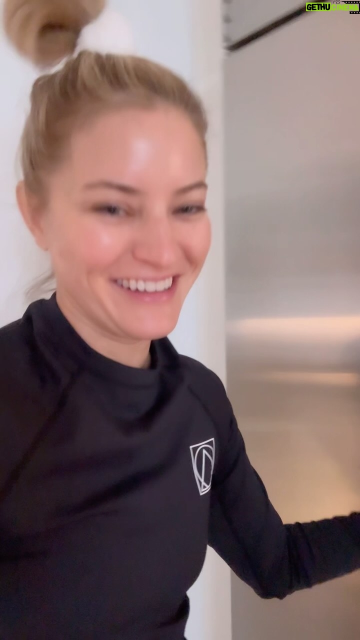 Justine Ezarik Instagram - How to adult good ⬆️