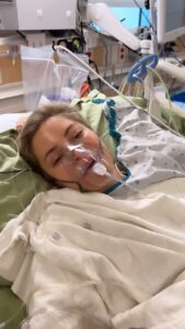 Justine Ezarik Instagram - 2 YEARS AGO! This is an old post and a fresh reminder to all that blood clots are no joke and to listen to your body if you think something is wrong — GET HELP! I was fresh outta the OR, in the the ICU, super loopy.. trying to see if my doctor would do the second procedure 12 hours early for a lil bit of ETH 😂😂 Crypto and clots, a time capsule of April 2022. Thanks again to my sis @jennaezarik who hardly left my side for days except to get food and take a lil nap 🙏🏻