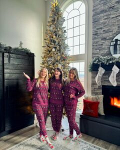 Justine Ezarik Instagram - Sisters 💕🎄 Merry Christmas, yinz guys!