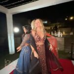 Justine Ezarik Instagram – Had so much fun at @lilly’s Love and Light Diwali party! What an amazing night!! 🩷🩷

💃🏼 @saripalace