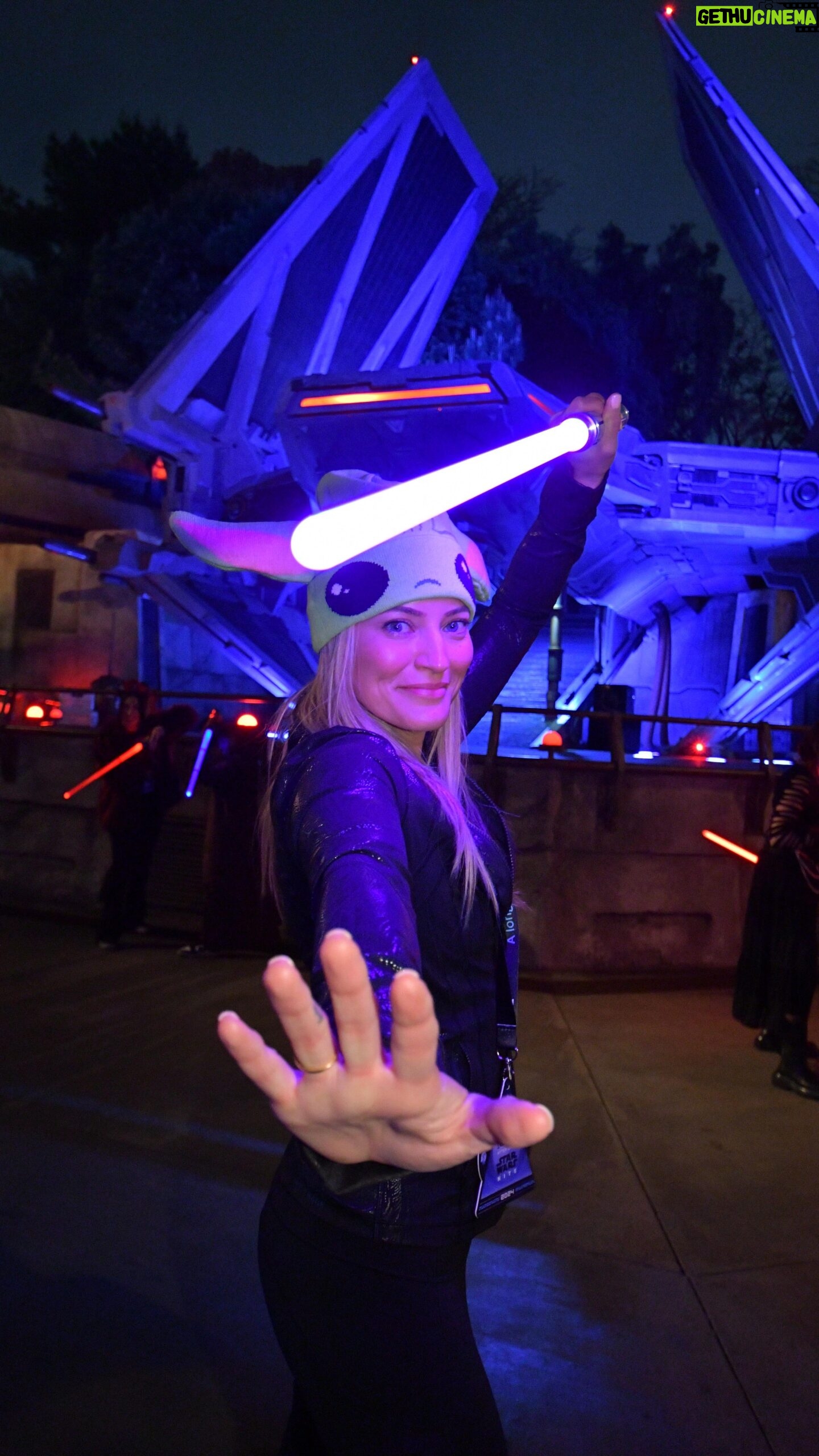 Justine Ezarik Instagram - Had so much fun at Star Wars night @disney!!! Agghhh I wish they had this all the time š Iād be there every night until I tried all the themed snacks.