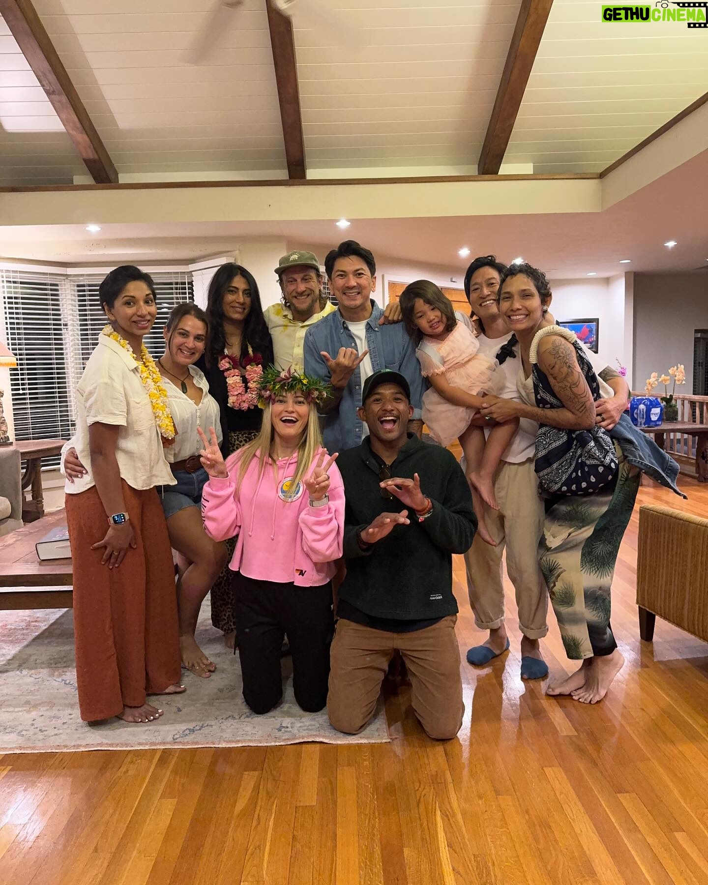 Justine Ezarik Instagram - That’s a wrap on Hawaii bday 🤗 had the best time getting advanced open water certified, wrecking my body with excessive jiu jitsu, eating so much good food and making new friends! 💕 Thanks to everyone who made it so special!