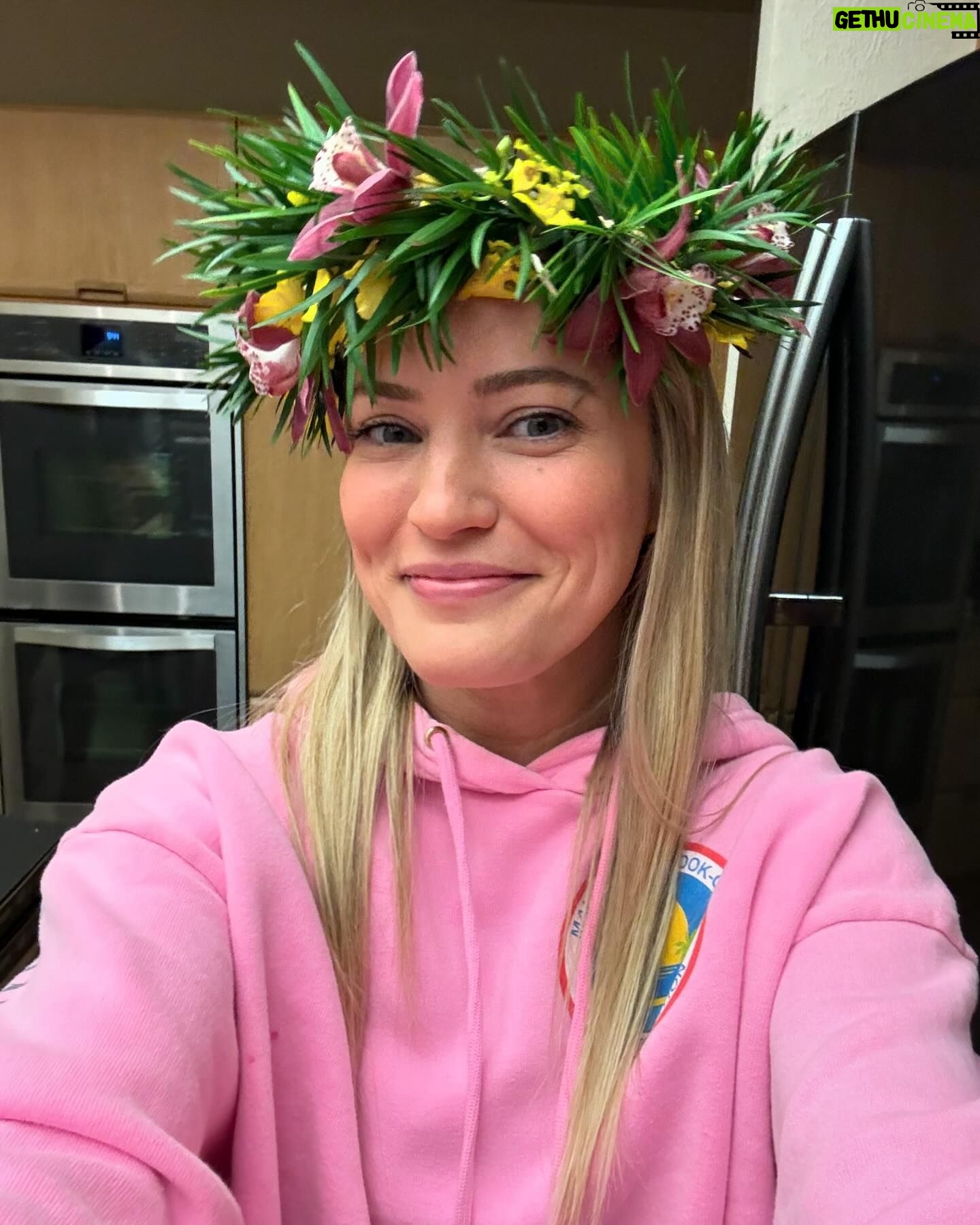 Justine Ezarik Instagram - That’s a wrap on Hawaii bday 🤗 had the best time getting advanced open water certified, wrecking my body with excessive jiu jitsu, eating so much good food and making new friends! 💕 Thanks to everyone who made it so special!