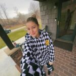Justine Ezarik Instagram - Testing.. 1.. 2.. 3.. is this going to post 6 of the same photos in a row again???!!! 😂😂😂😂😂