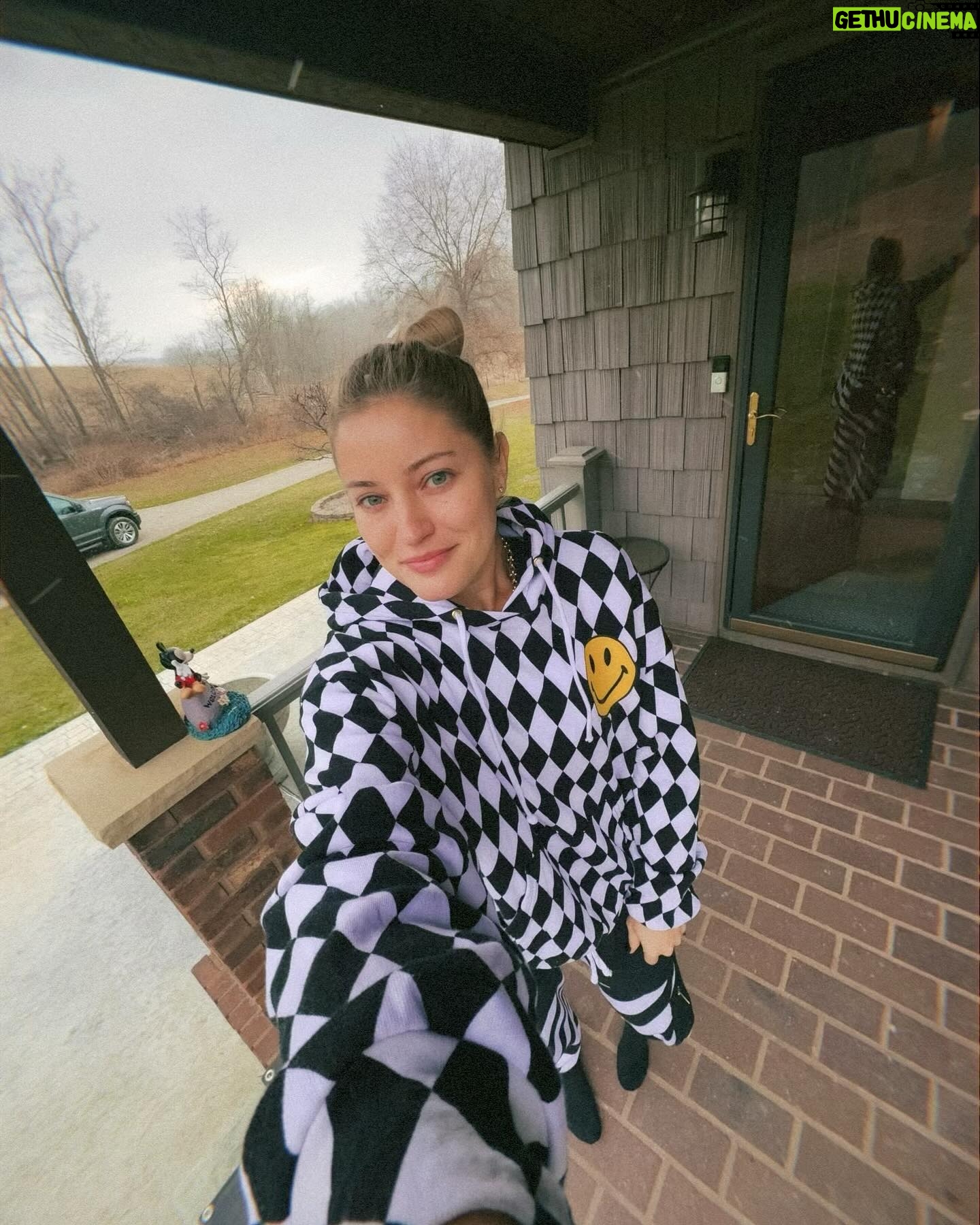 Justine Ezarik Instagram - Testing.. 1.. 2.. 3.. is this going to post 6 of the same photos in a row again???!!! 😂😂😂😂😂
