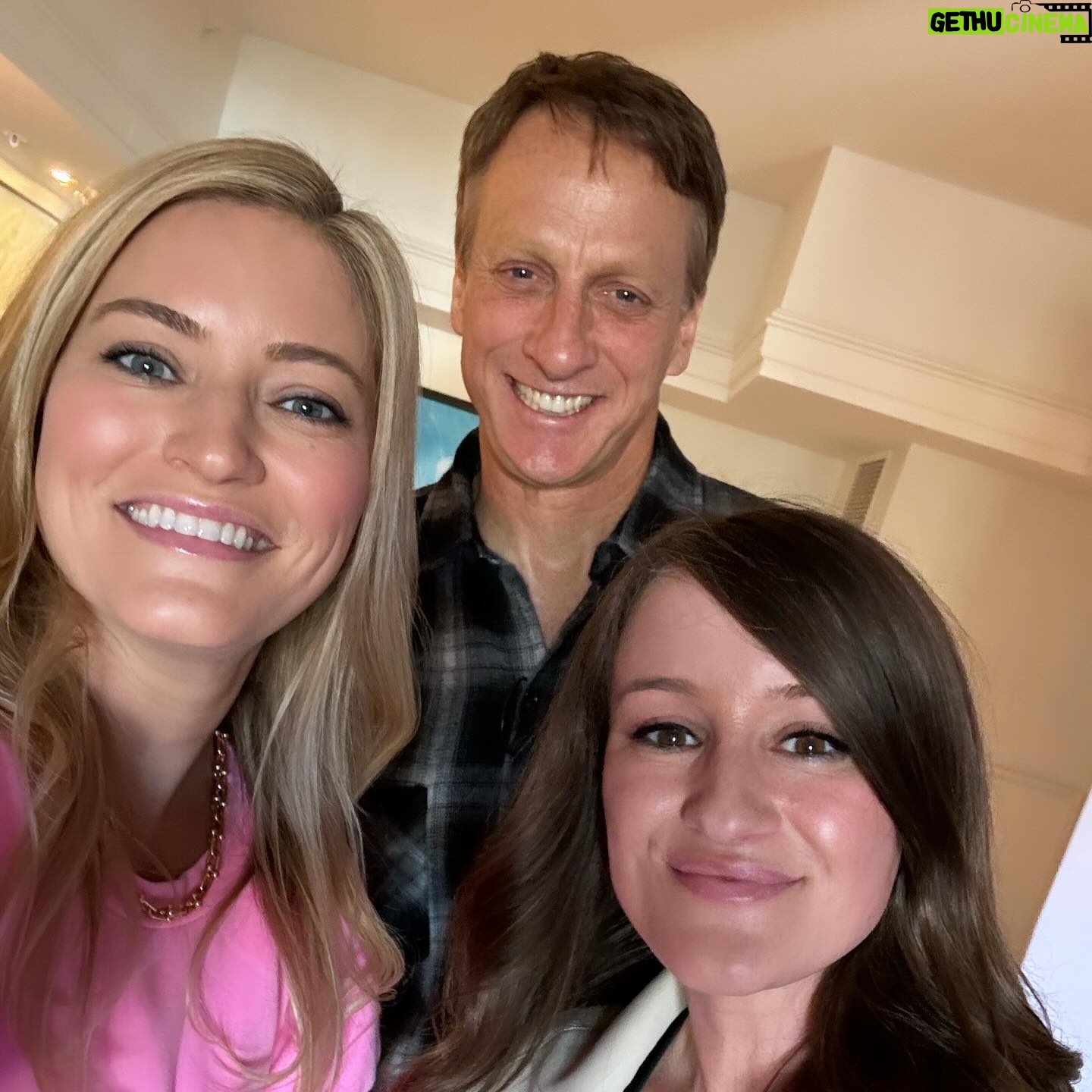 Justine Ezarik Instagram - Ahh! Me and @jennaezarik got to play Tony Hawk Pro Skater WITH @tonyhawk today at #mediateksummit! We would play this game endlessly as kids (and even into our adulthood π) so this was def a childhood dream come true! So fun!