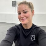 Justine Ezarik Instagram - Had THE BEST time training in Oahu!! Missing it already 😢🌺 Thanks to everyone who shared their space and knowledge with me 🙏🏻🥋 @kekoa_collective @hnl_jiu_jitsu_academy @islandjiujitsu 🖤