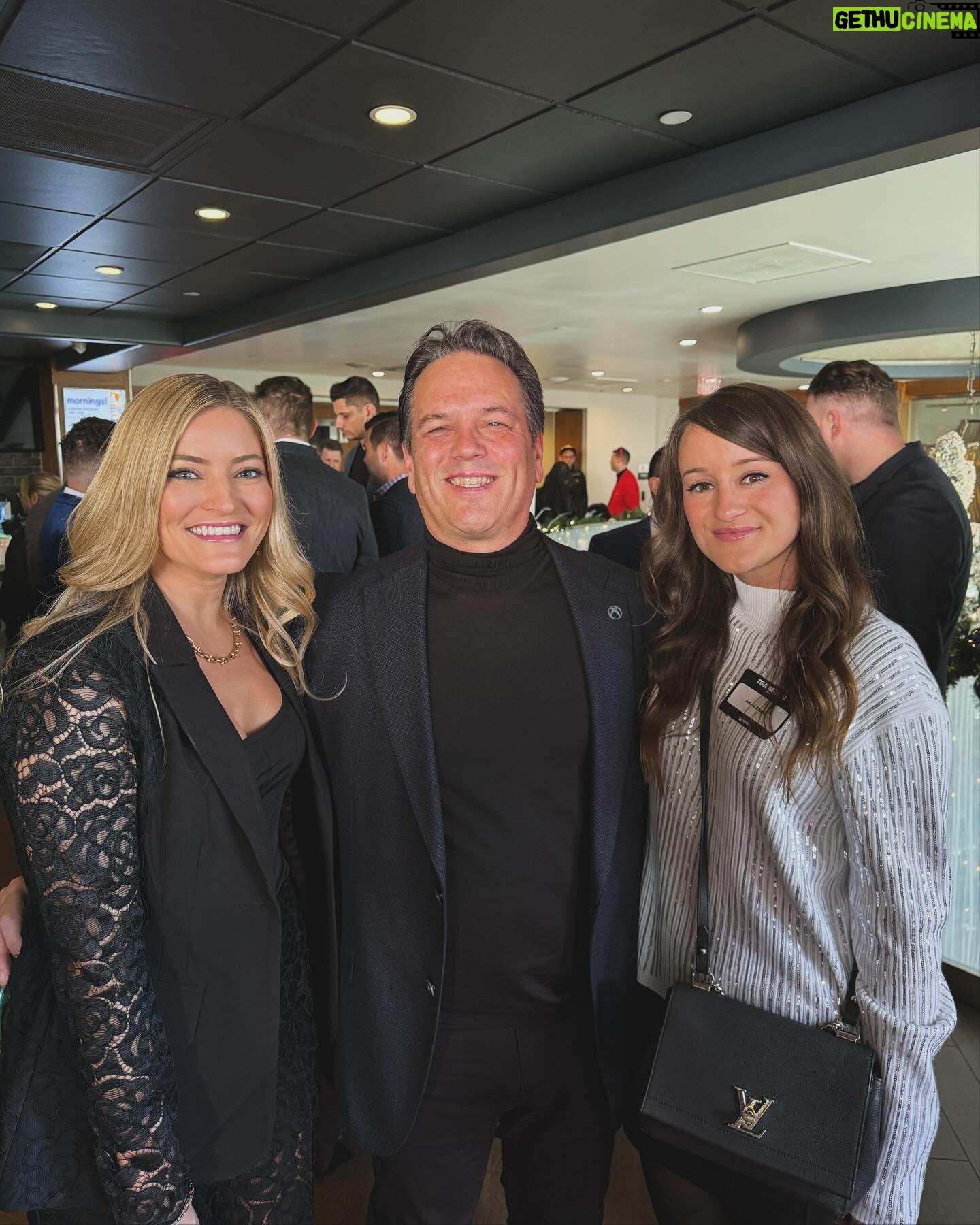 Justine Ezarik Instagram - Excited to be at the 10th @thegameawards!! Such an incredible show, congrats @geoffkeighley and all the winners! What’s been your favorite game this year?! 🎮
