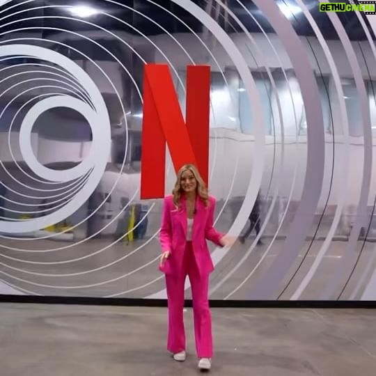 Justine Ezarik Instagram - This was so cool! @3BodyProblem is on @Netflix starting March 21, so check out the trailer now and if you’re at CES, come see this experience! #NetflixPartner