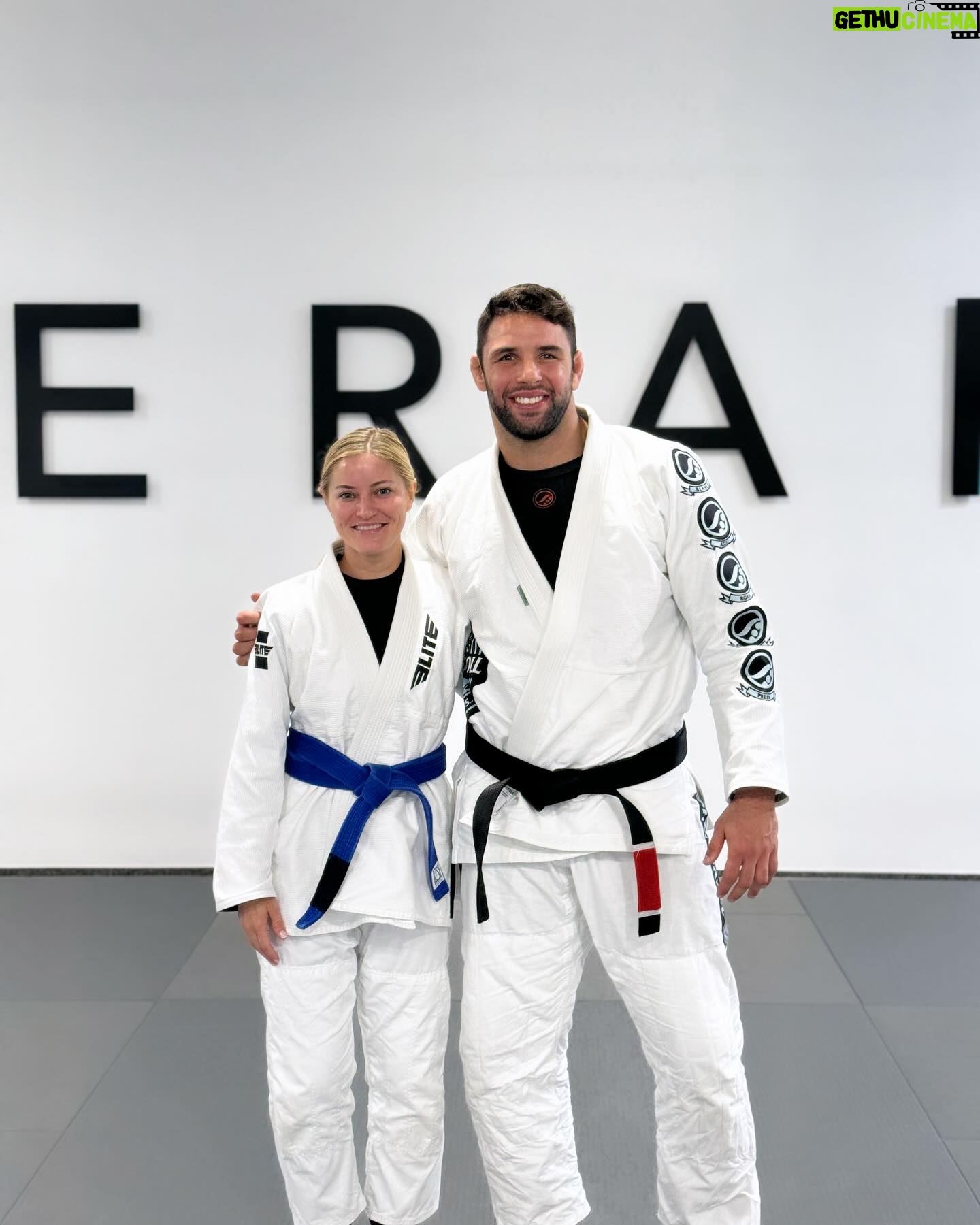 Justine Ezarik Instagram - Such a fun seminar with @marcusbuchecha at @merakijiujitsu! Thanks @jhuntmeraki! 🥋🖤💙🔥🔥