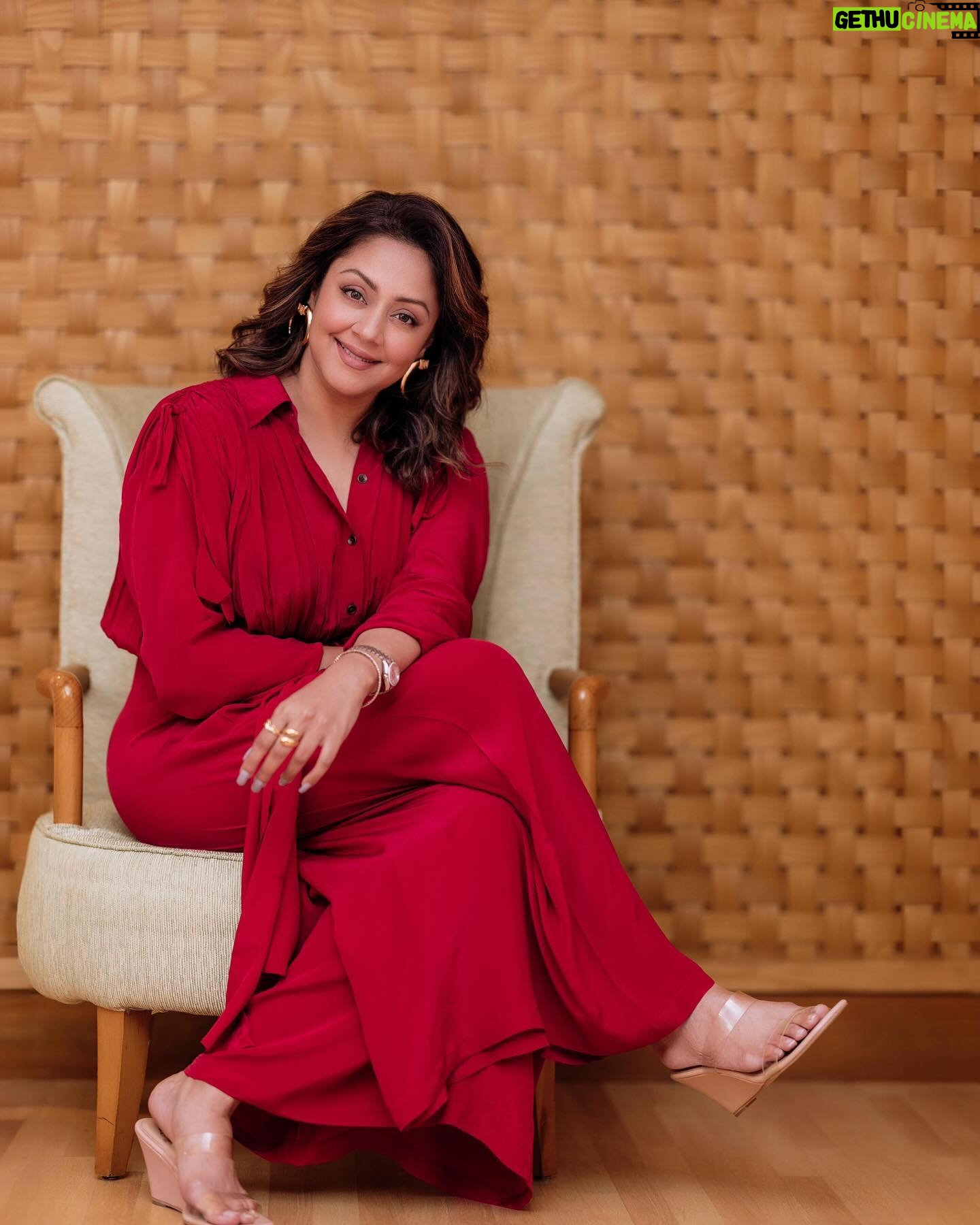 Jyothika Instagram - Take the world and paint it red ๐นโค๏ธโ๐ฅ Outfit @twinklehanspal Earrings @bblingg_meghana @ascend.rohank Rings @blissbyhnk Footwear @taoparis.in Styling @radhikamehra Assisted by @keyurisangoi Makeup @devikasingh2 Hair @prachina_hair Photographer @arunprasath_photography