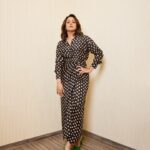 Jyothika Instagram – 🤍🖤💚

Styling: @radhikamehra 
Outfit: @nouria_official
Make-up: @devikasingh2 
Hair: @prachina_hair 
Photography: @nupuragarwal__
Earrings @flowerchildbyshaheen
Rings @blissbyhnk @ishhaara @ascend.rohank
