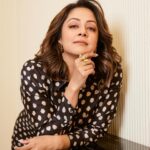 Jyothika Instagram – 🤍🖤💚

Styling: @radhikamehra 
Outfit: @nouria_official
Make-up: @devikasingh2 
Hair: @prachina_hair 
Photography: @nupuragarwal__
Earrings @flowerchildbyshaheen
Rings @blissbyhnk @ishhaara @ascend.rohank