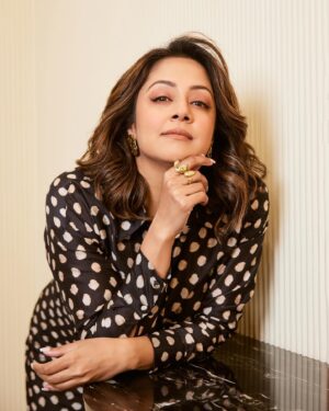 Jyothika Instagram - 🤍🖤💚

Styling: @radhikamehra 
Outfit: @nouria_official
Make-up: @devikasingh2 
Hair: @prachina_hair 
Photography: @nupuragarwal__
Earrings @flowerchildbyshaheen
Rings @blissbyhnk @ishhaara @ascend.rohank