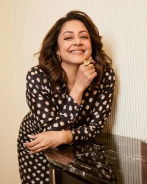 Jyothika Instagram - 🤍🖤💚

Styling: @radhikamehra 
Outfit: @nouria_official
Make-up: @devikasingh2 
Hair: @prachina_hair 
Photography: @nupuragarwal__
Earrings @flowerchildbyshaheen
Rings @blissbyhnk @ishhaara @ascend.rohank