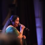 K. S. Chithra Instagram - Every morning feels like a gift when we think of K S Chithra Ji and the blissful memories from that unforgettable night! ❤️🎶 PC- @oodday_jadhav #ChithraMagic #MorningBliss #MusicMemories