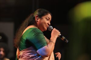 K. S. Chithra Instagram - Every morning feels like a gift when we think of K S Chithra Ji and the blissful memories from that unforgettable night! ❤️🎶 

PC- @oodday_jadhav 

#ChithraMagic #MorningBliss #MusicMemories
