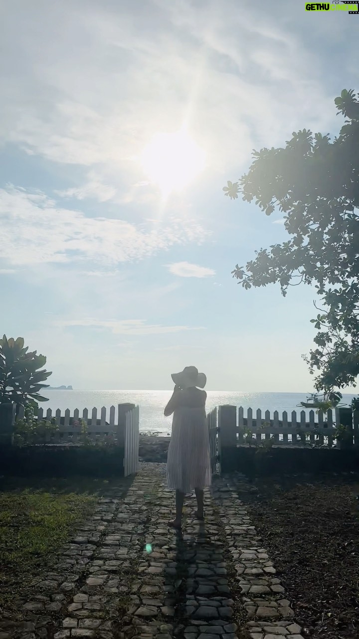 K Brosas Instagram - after mag burberry lyt na social media break kineme.. at last beach vacay! lablablab! (yey marunong nako mag reels syet! lol) 🥰😅