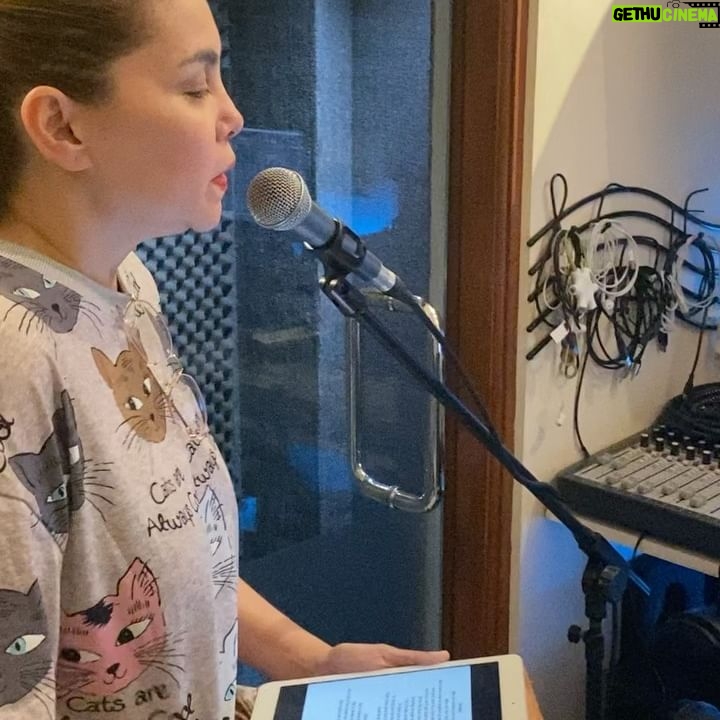 K Brosas Instagram - She used to be mine (swipe sa maiksing vid) ..1st time ko kakantahin tong fave song ko sa concert namin ni sir rey.. haaay ang saket syet! sana maka watch kayo! nasa poster details! #KValera 🥺🥹🥰