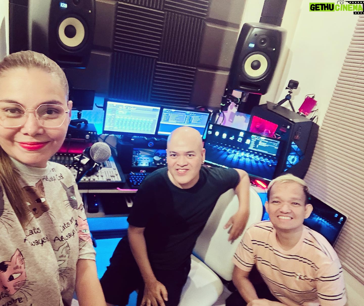 K Brosas Instagram - rehearsal galore at voice lessons na din hihi.. thanks @direk_sam at @karlangelrocks .. lablablab! 🥰