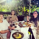 K Brosas Instagram - Dinner at meeting with my editor @pmlfrs .. magaling sha pramis! nasa youtube channel ko lahat ng proof of purchase! hehe.. link sa bio ko po lol! cheers and tables! 🥰