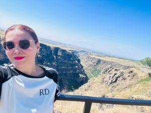 K Brosas Instagram - Day 3 armenia solo bday vacay.. kung saan saan lol kc di ko na matandaan lahat, basta sa tuktok ng bundok na may snow kahit summer, sa isang canyon.. at nag parasailing!! woohoo!! as usual nasa igstories ko lahat!! agin thankt to sergei @private_tours_in_armenia .. #galawgalawbagopumanaw #solotraveler #wanderlust #bdayVacay 🥰🥹🙏