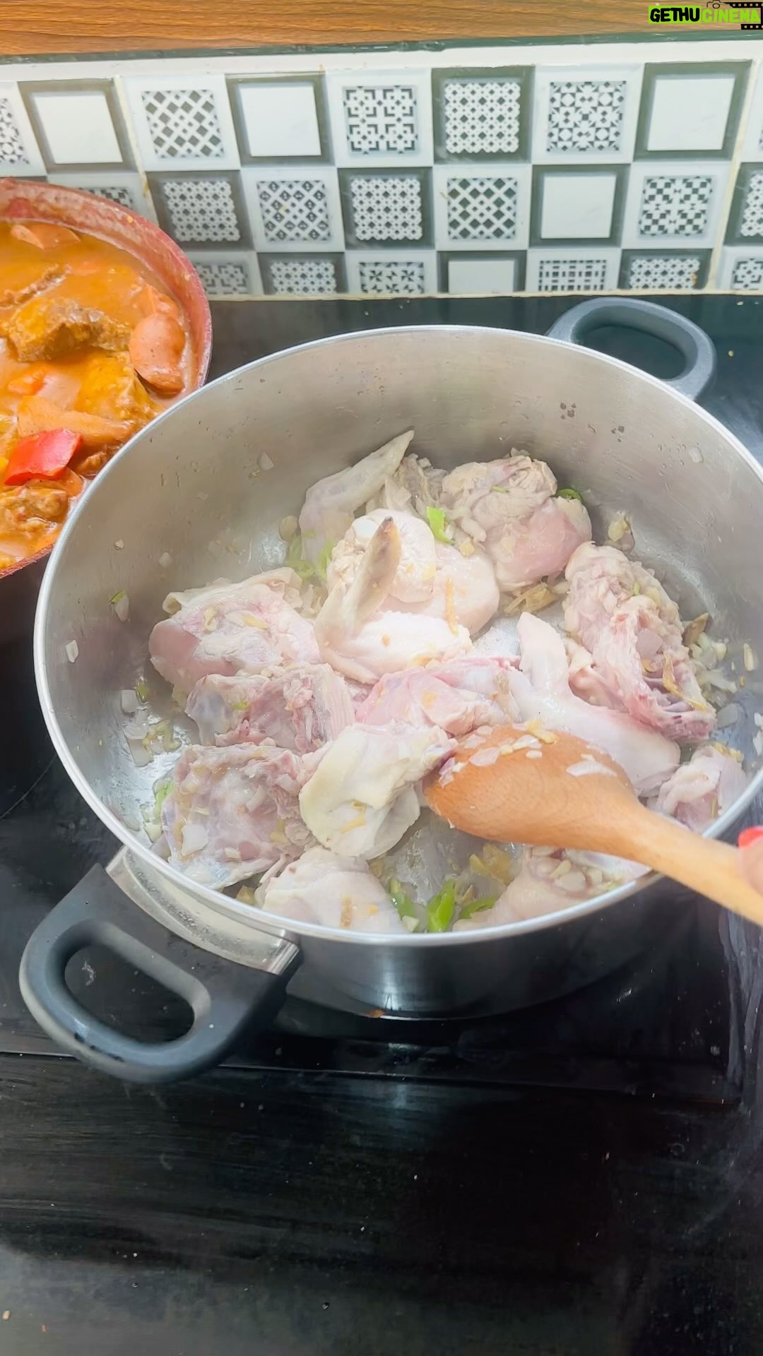 K Brosas Instagram - Cooking ni K! ginataang manok kineso.. habanaysdey! 😅🥰☀️