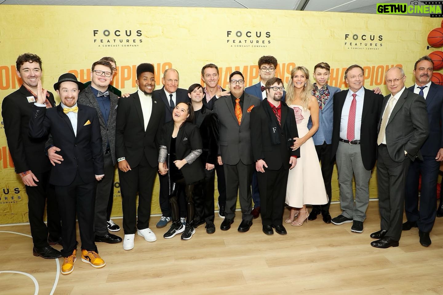 Kaitlin Olson Instagram - Today’s the day!🎉 Look at this crew. How lucky am I? @championsthefilm in theatres today. 🏀♥️ 📸: Marion Curtis