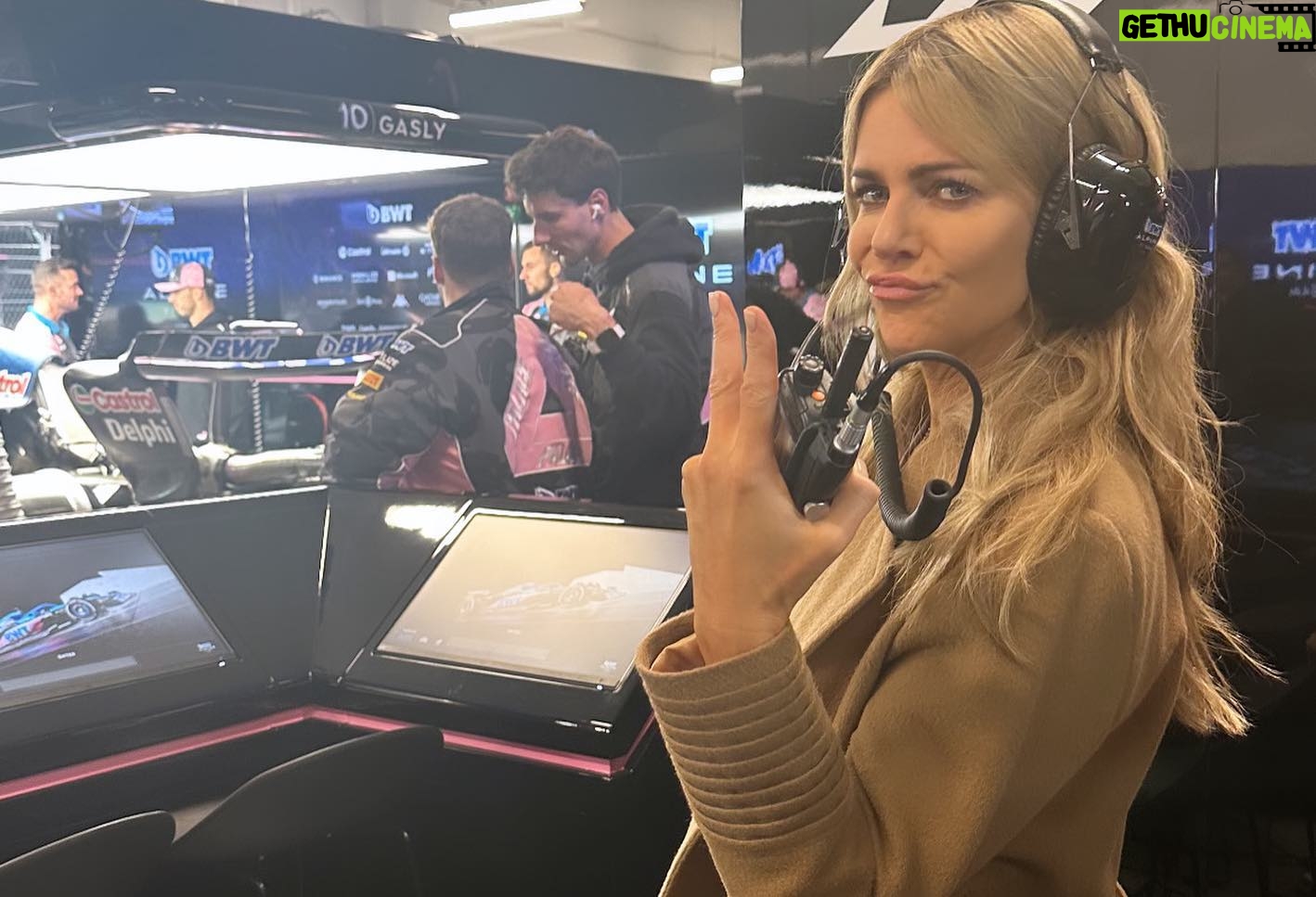 Kaitlin Olson Instagram - I’m basically a race car driver now. @f1lasvegas