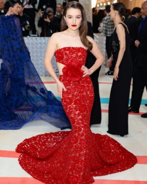Kaitlyn Dever Instagram - the MET ❤️with @michaelkors