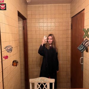 Kaitlyn Dever Instagram - winter 🤍