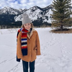Kaitlyn Dever Instagram - ⛷️❄️⛄️🎿🌨️🗻