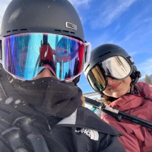 Kaitlyn Dever Instagram - ⛷️❄️⛄️🎿🌨️🗻