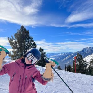 Kaitlyn Dever Instagram - ⛷️❄️⛄️🎿🌨️🗻