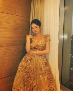 Kaity Nguyễn Instagram - In my own world ❤️

LHP Quốc tế TP.HCM (HIFF) 2024 hiện đang diễn ra từ 6-13/4. Mọi người hãy đón xem và theo dõi những sự kiện hấp dẫn trong LHP nhé!

#Chopard #ChoparDiamonds #HIFF2024 #KATHouse