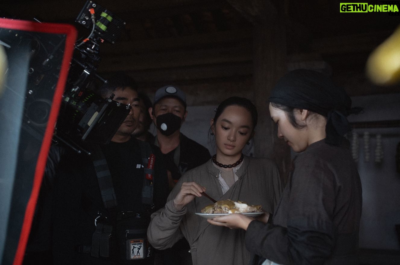 Kaity Nguyễn Instagram - Mợ 3 vào bếp bắt con cua 🦀 #NVCC #onset
