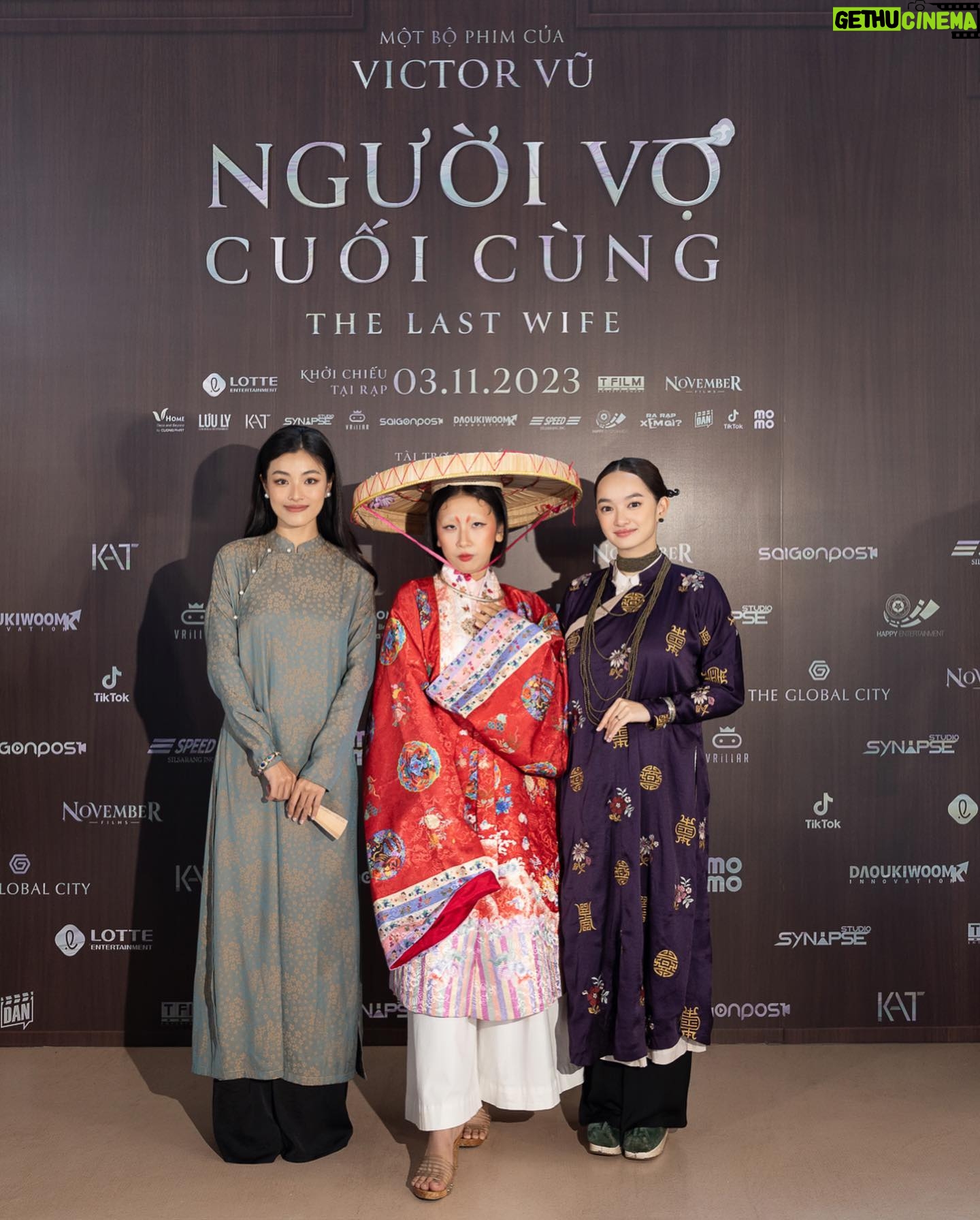 Kaity Nguyễn Instagram - Cảm ơn quý anh chị nghệ sĩ, bạn bè, các đơn vị truyền thông đã góp mặt chung vui với Mợ 3 trong buổi showcase ra mắt dự án phim điện ảnh Người Vợ Cuối Cùng. Rất mong chúng ta sẽ tiếp tục hội ngộ đông đủ trong buổi premiere dự án tới đây. Đừng quên ủng hộ phim sẽ ra mắt tại tất cả các cụm rạp trên toàn quốc từ 3/11/2023 nhé. Yêu thương và trân trọng ❤️ #KaityNguyen #NguoiVoCuoiCung