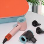 Kaity Nguyễn Instagram - Thay thế vị trí một hair stylist bên cạnh, máy sấy tóc Dyson màu Ceramic Pop mới đã giúp Kaity tạo mọi kiểu tóc đẹp mà không sợ hư tổn từ nhiệt 😚 Tậu ngay một em để thể hiện chất riêng như cách Kaity làm nổi bật chính mình qua mái tóc suôn mượt rạng ngời trong mùa Valentine này nhé 💖 #DysonVN #DysonHair #Dysoncare #Dysontechnology