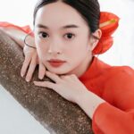 Kaity Nguyễn Instagram - Trôi theo vệt nắng êm đềm Xuân sang em đứng bên thềm ngóng trông 💖✨