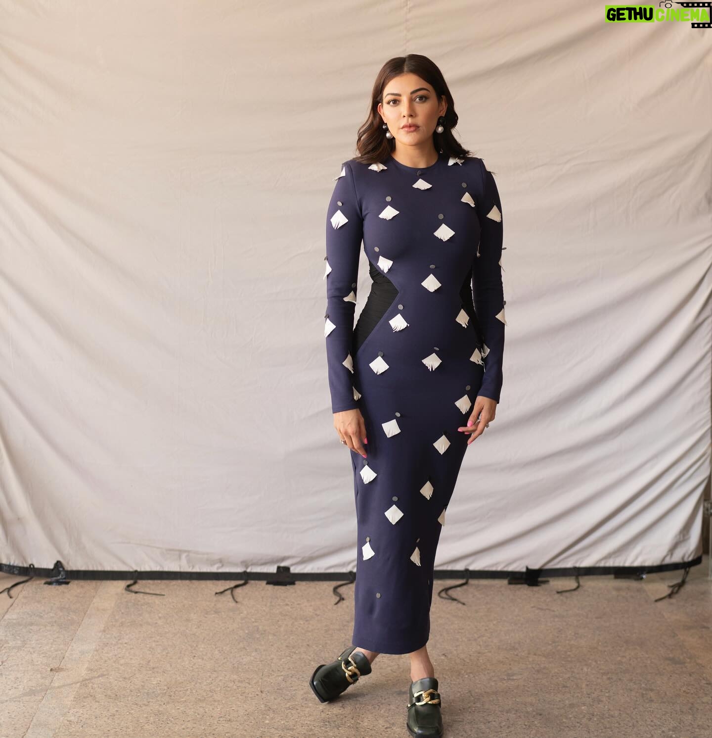 Kajal Aggarwal Instagram - Styling - @archamehta Outfit - @sameermadan_official Jewellery - @ishhaara Shoes - @theater.xyz Styling Team - @vidhigala @rashmi_angara Makeup - @vishalcharanmakeuphair Hair - @swapnilkashid_ Photographer - @kannasrihari