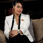 Kajol Instagram – Gold brooch and white suit, Dubai’s skyline met its match.😉⚡️
PS – #gangnamstyle was trending all over that year!🤯

#throwbackthursday  #tbt #dubaidiaries