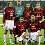 Kaká Instagram - Ora e per sempre resterai @acmilan ❤️🖤 #scudetto17 🇮🇹🏆