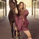 Kaley Cuoco Instagram – Gorgeous day at the ranch with @kaleycuoco for @people magazine “Beautiful People” issue styled by me 🐴🐓
Photos by @brianbowensmith 
Makeup by @jamiemakeup 
Hair by @kikihaircutter 
Assisted by @nicksegodi
