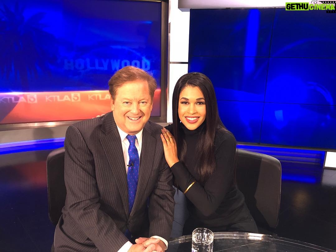 Kali Hawk - 16.9K Likes - 🤗Love you @SamOnTV 📺✨Thank you for getting my #Thanksgiving off to a great start this morning! 💃🏽Thank you to @glamourroomsalon and @antonmakeup for helping me look alive 🙌🏽and for giving me so much ENERGY!! 💋