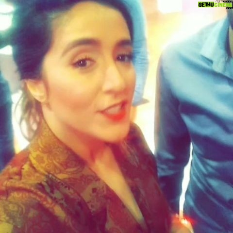 Kalila Bounaylat Instagram - رشيد كيقتلني بالضحك والله حتى هاد السيد من أطيب خلق الله، كلشي على الريمونتادا وخا مافهمتهاش @rachidrafik04 @ali.hamrarras اش بان ليكوم يقدر يربح ويدير لينا هاد الريمونتادا لي قال