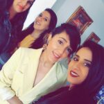 Kalila Bounaylat Instagram - فريق عمل نسائي ،بالتوفيق لكم👌 @imane.kada_officiel