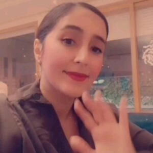 Kalila Bounaylat Instagram - مساء الخير بغيت نتشارك معاكم واحد المعقم ساهل فمتناول الجميع  ولي عندو شي فكرة اخرى يتشاركها معانا ♥️ وماتنساوش غسلو يديكوم بالصابون فأي وقت وماتخرجوش من الدار، هادشي فقط فاطار تبادل المعلومات ولي عندو شي افادة نتبادلوها جميع 🙏