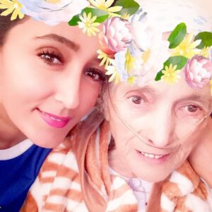Kalila Bounaylat Instagram - اللهم ارحم جدتي بقدر ما اشتقت اليها ،
اللهم ارحم والدي وأخي وارحم جميع أموات المؤمنين في هاته الليلة المباركة
وأنتم أحبتي الله يرحم كل من هو قريب اليكم🤲
