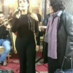 Kalila Bounaylat Instagram - هاد الأغنية فخاطر صديقتي الممتلة القديرة زهور فليفلة لي رجعات لينا بالسلامة اش بان ليكوم نقلبها غناء 🎙️🤐